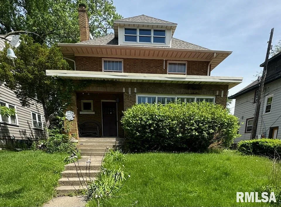 1110 N Maplewood Ave photo 1