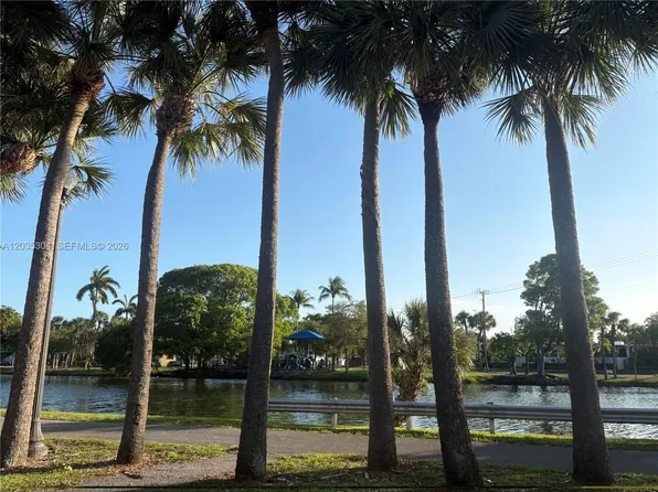 1435 NE 173rd St, North Miami Beach, FL 33162