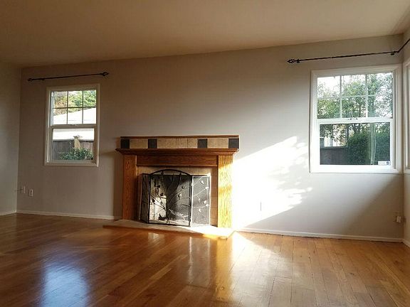 2nd image of 27 Kenilworth Dr