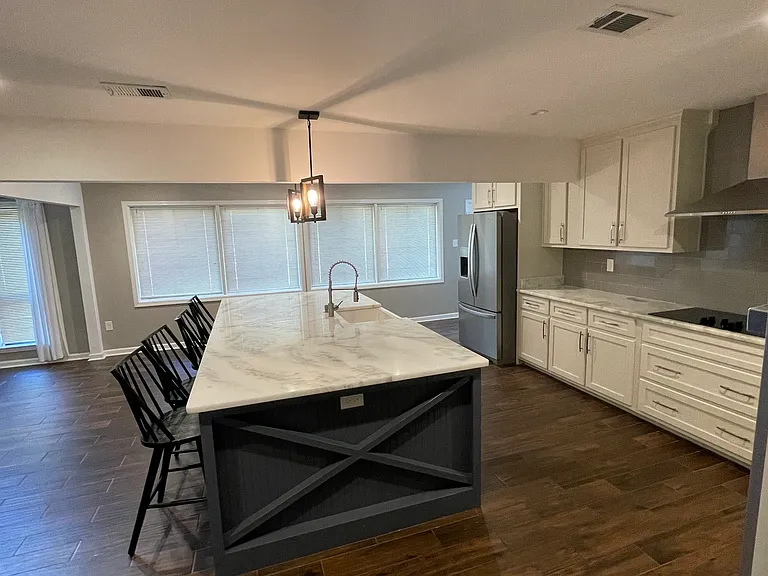 1738 E Churchill Downs Rd — Photo 4