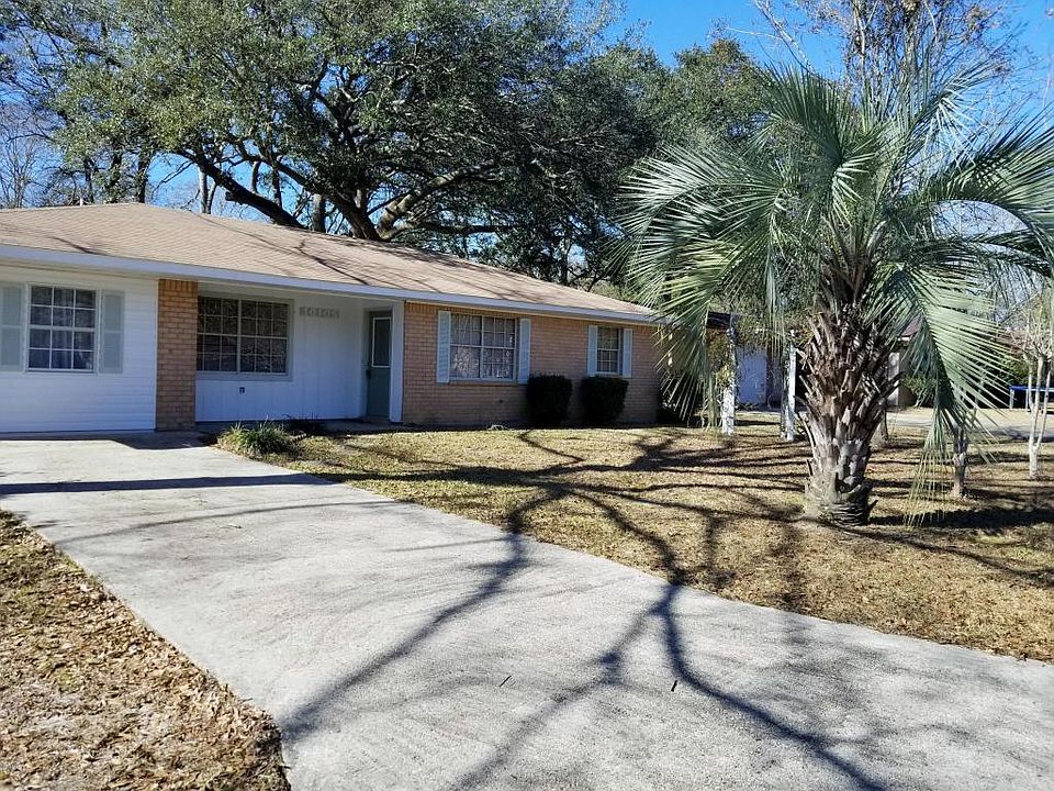 1st image of 10105 Oakwood Park Dr