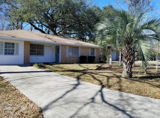 10105 Oakwood Park Dr, Moss Point, MS 39562