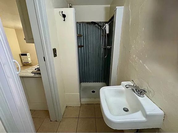4th image of 908 Tait St APT 8