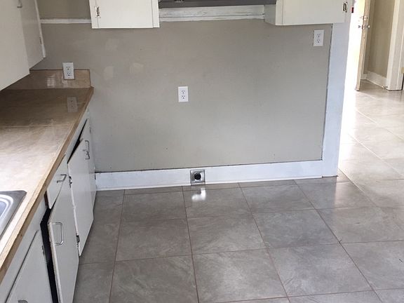 2nd image of 601 W 18th St
