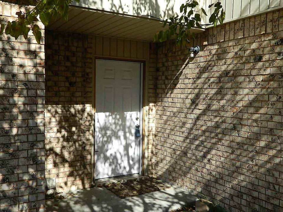 2nd image of 2711 NW Friar Tuck Ln APT A