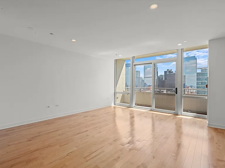 737 W Washington Blvd #2804 — Photo 3