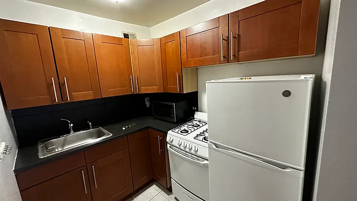 Rented by HOLTON REAL ESTATE INC. | media 14