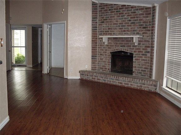 3rd image of 2418 Brookdale Dr