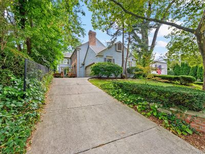 194 Charlevoix Ave, Grosse Pointe Farms, MI, 48236