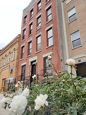 Rented by Signature Property Realty | media 28
