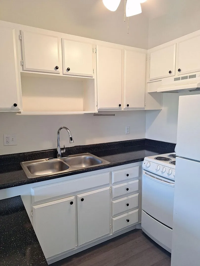 Oak Villa Apartments — Photo 2