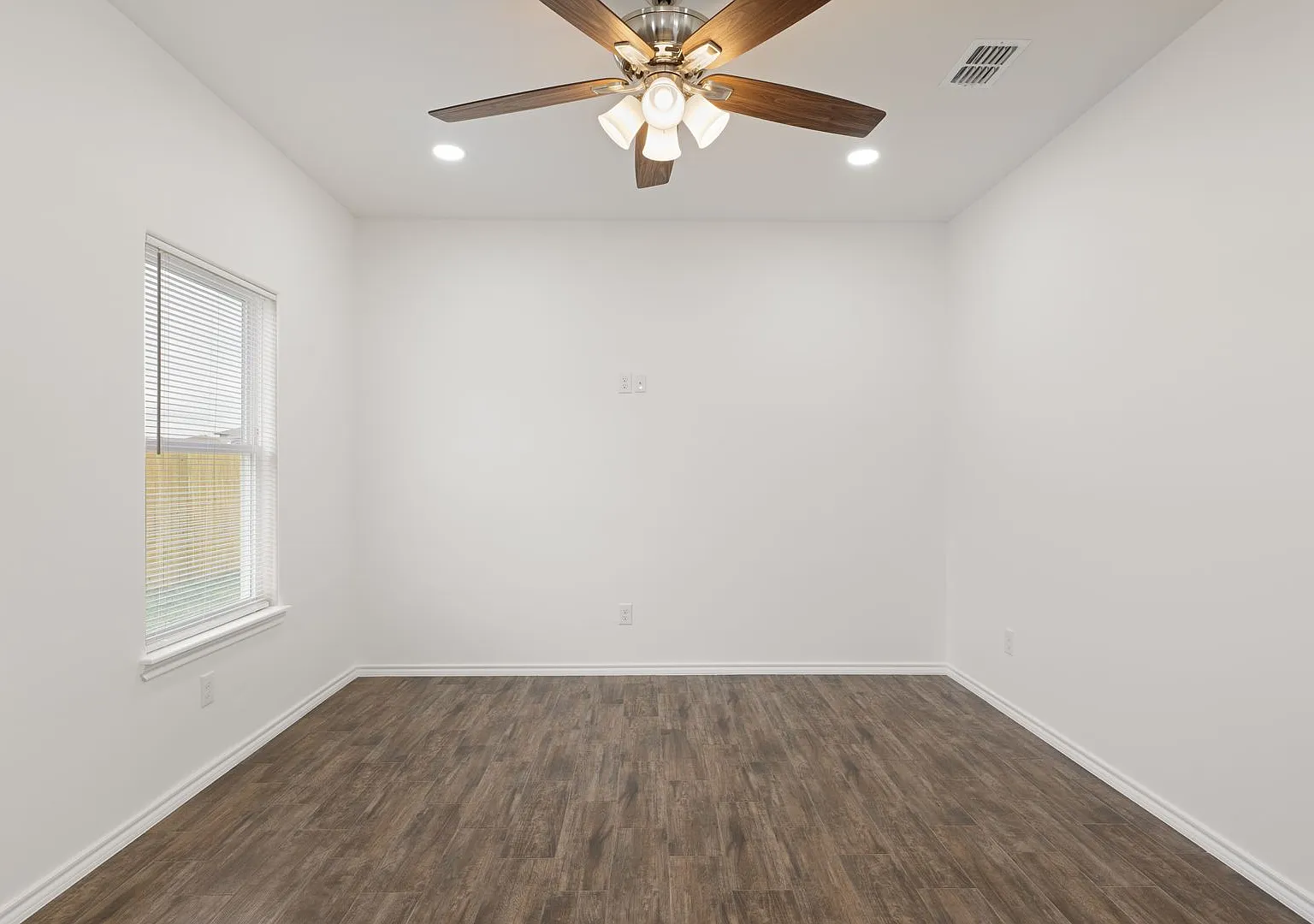 2323 N. Valley Circle — Photo 4