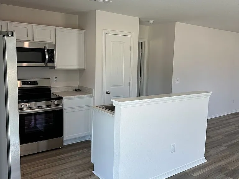 10316 Debbie Dr N — Photo 4