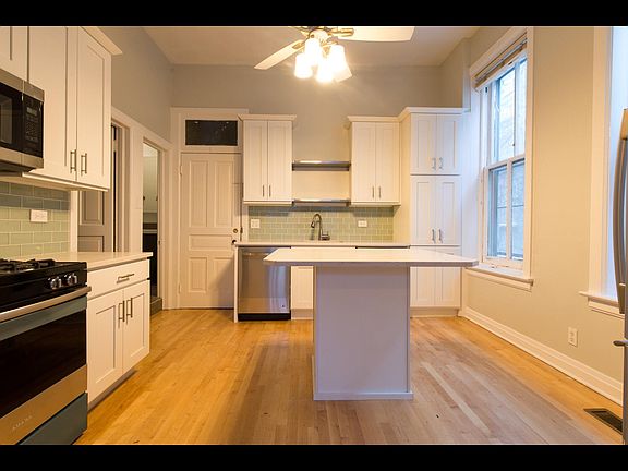 2nd image of 2032 N Sheffield Ave