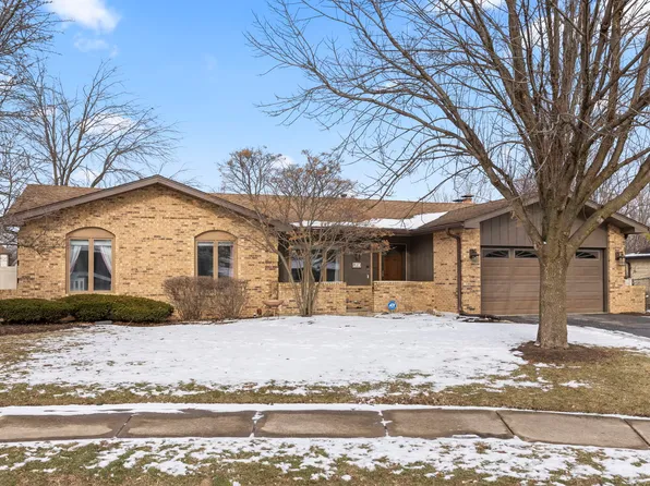 810 Glen Crest Dr, Glen Ellyn, IL 60137