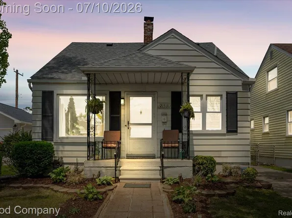 21531 Avalon St, Saint Clair Shores, MI 48080