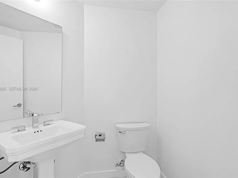 1010 SW 2nd Ave #1003 — Photo 24