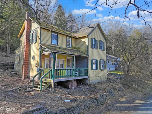 74 Charles St, Hawley, PA 18428