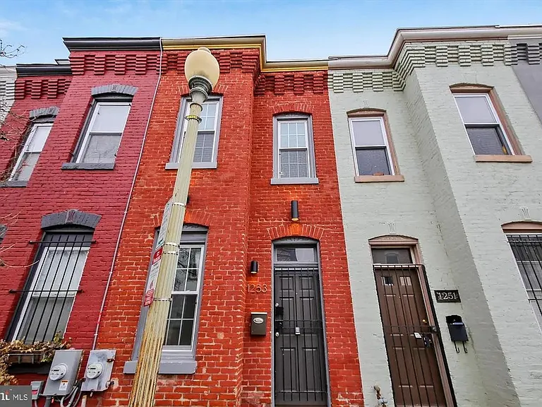 1253 Wylie St NE — Photo 3