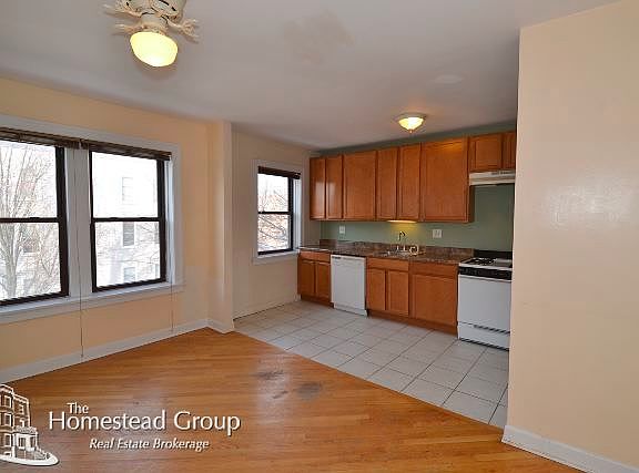 4th image of 3325 N Lakewood Ave APT 2A