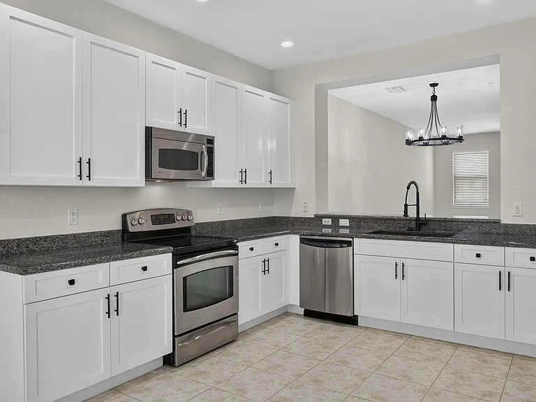 425 Greenwich Cir #204 — Photo 14