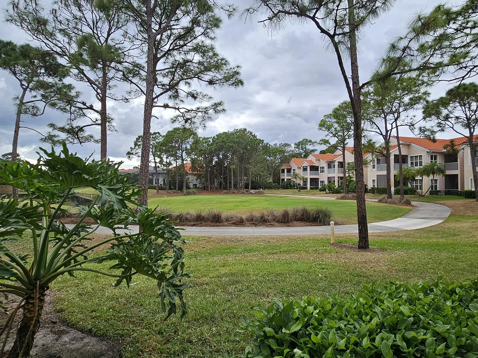 1 bed, 1.0 bath, 950 sqft, $1,900 — Photo 1
