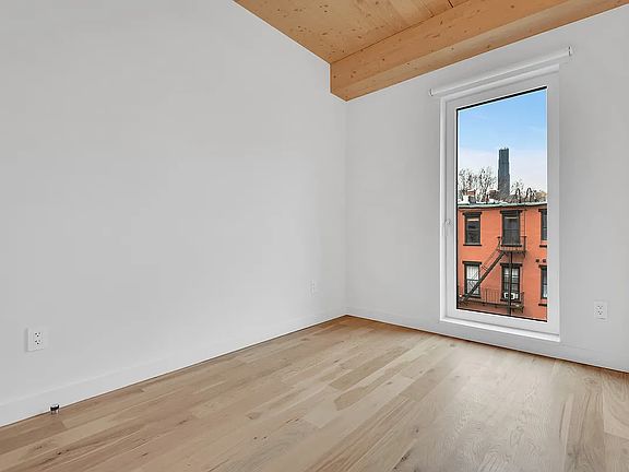 5th image of 122 Waverly Ave #2B