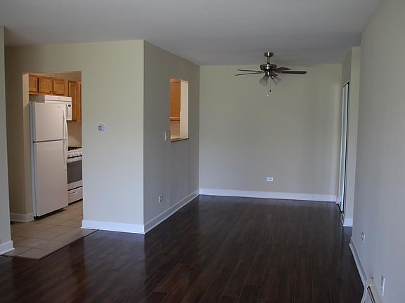 4th image of 9S025 Lake Dr APT 106