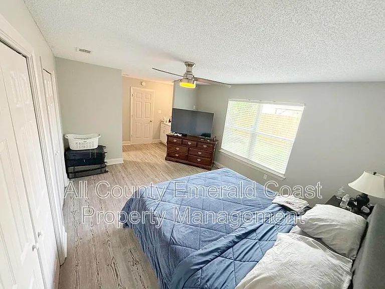 915 Emily Cir — Photo 21