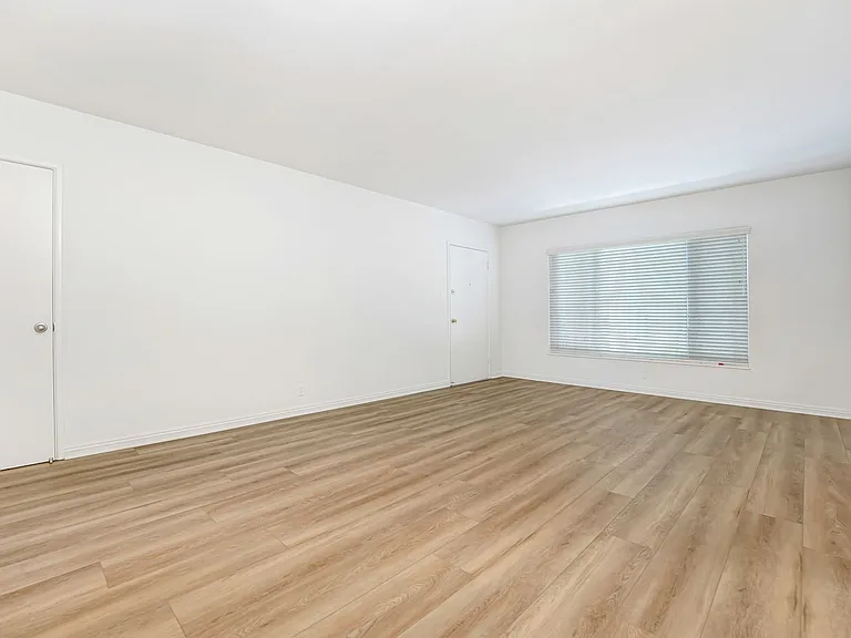 1234 10th St in Santa Monica - steps to Wilshire Blvd! — Photo 12