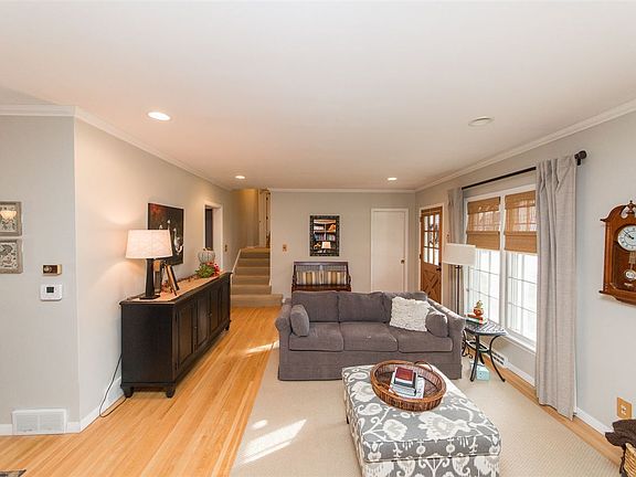 3rd image of 1418 Pin Oak Dr