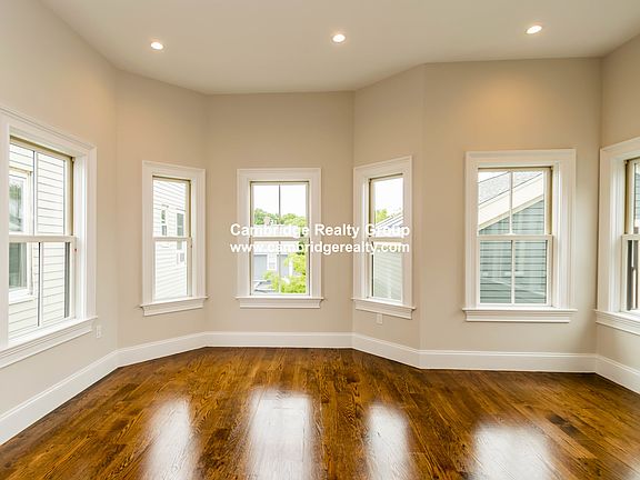 5th image of 136 Columbia St #3
