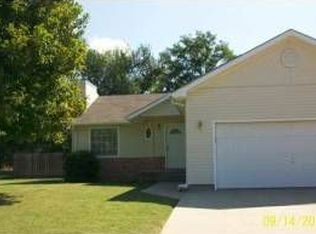 3202 N Lakeview Rd, Hutchinson, KS 67502