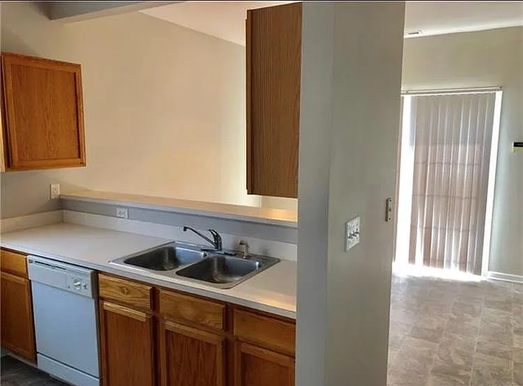 5611 Seths Dr — Photo 3