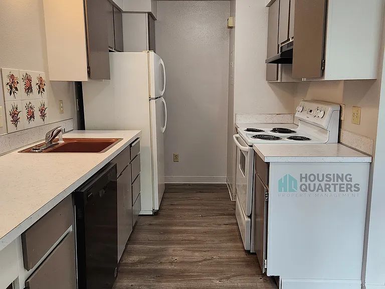 1810 N Addison St #6 — Photo 3