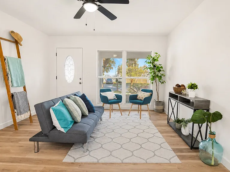 5252 Santa Monica Blvd N — Photo 3