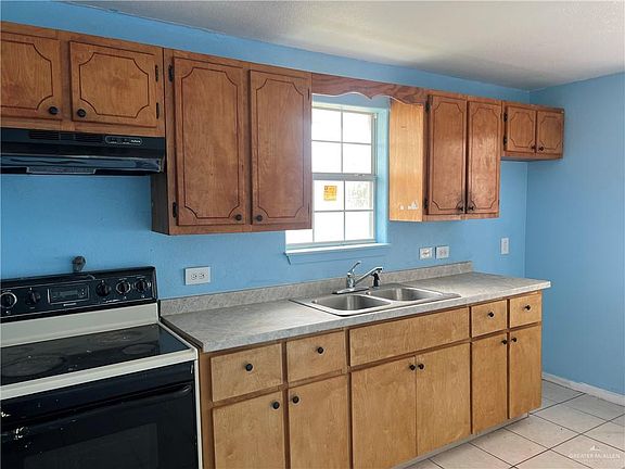 4th image of 1015 Martinez St