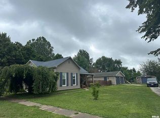 210 E 1st St, Versailles, IL 62378