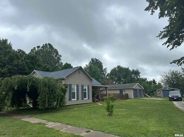 210 E 1st St, Versailles, IL 62378