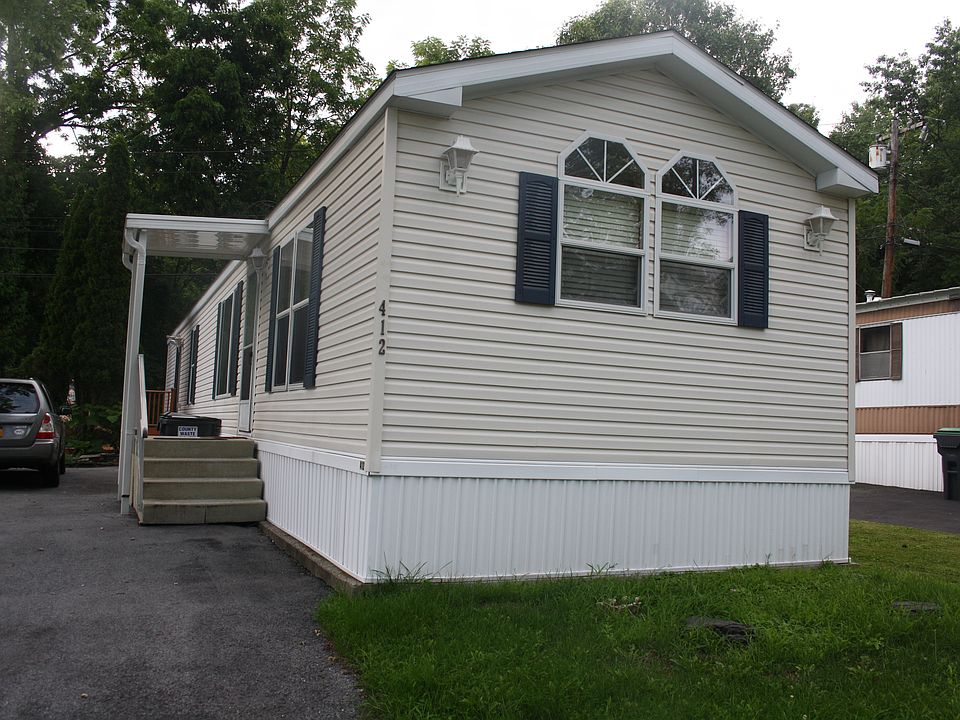 1st image of 412 Silver Maples Dr