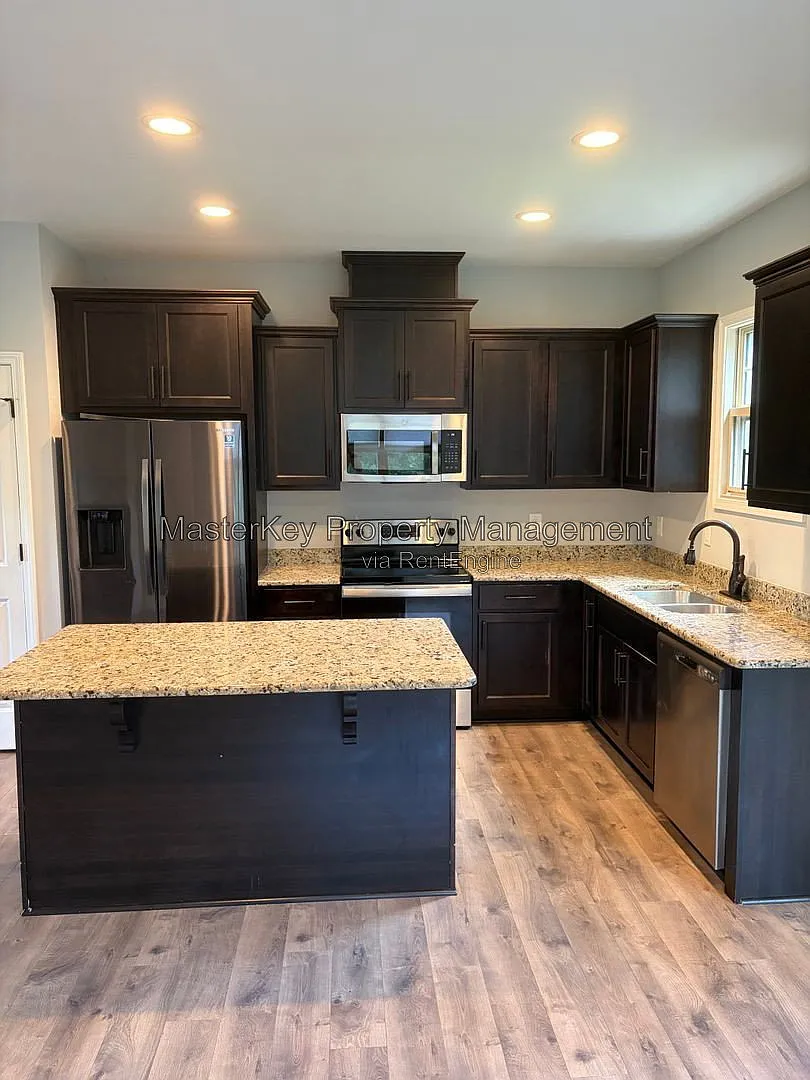 3 bed, 2.5 bath, 1879 sqft, $2,325 — Photo 3