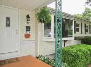 1305 E Gretna St, Springfield, MO 65804