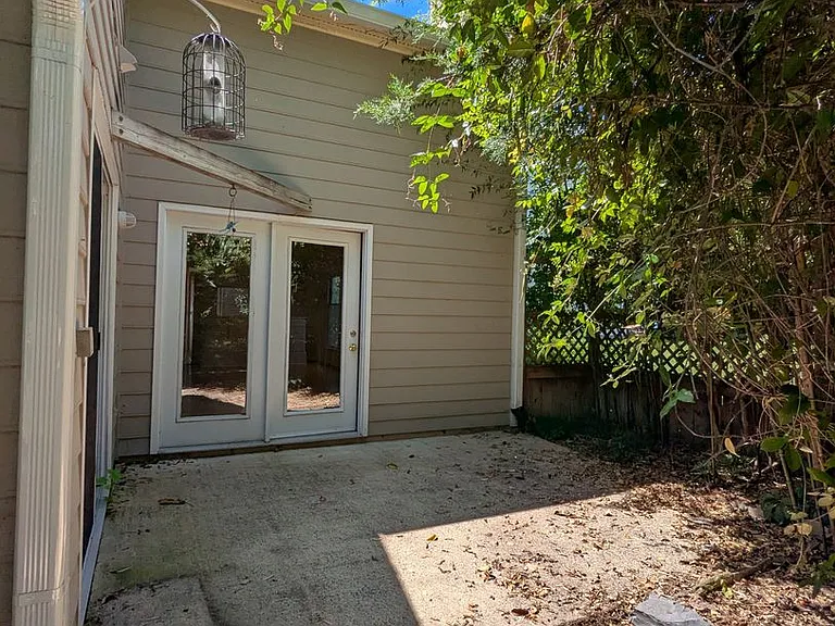 220 Saint Andrews Ln — Photo 31