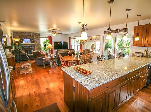 4th image of 7 Kiley Dr
