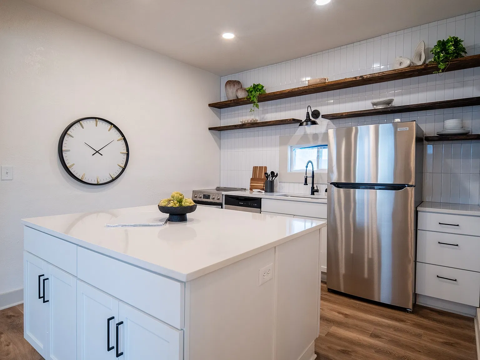 2 bed, 1137 sqft, $2,200 — Photo 2