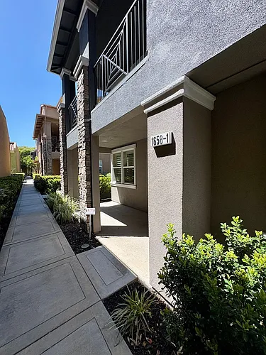 1658 N Pole Pl #1 Photo 1