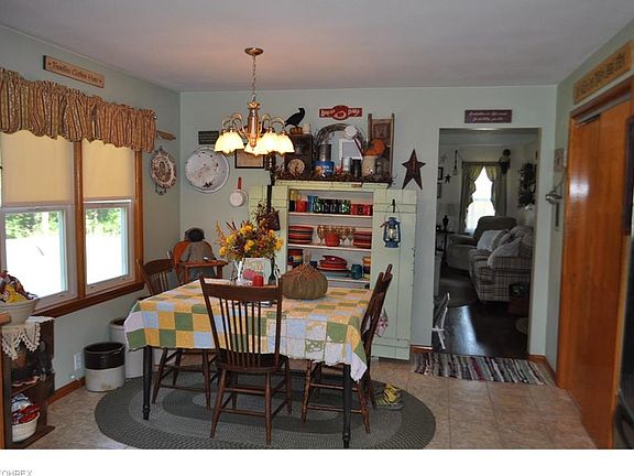 3rd image of 1372 Pfeifer Dr