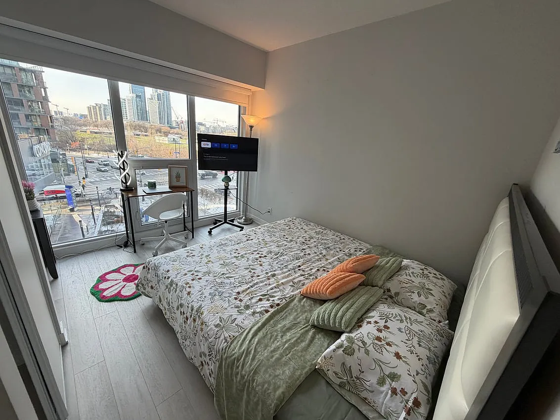 Master Room Queens Wharf Road & Spadina Avenue — Photo 3