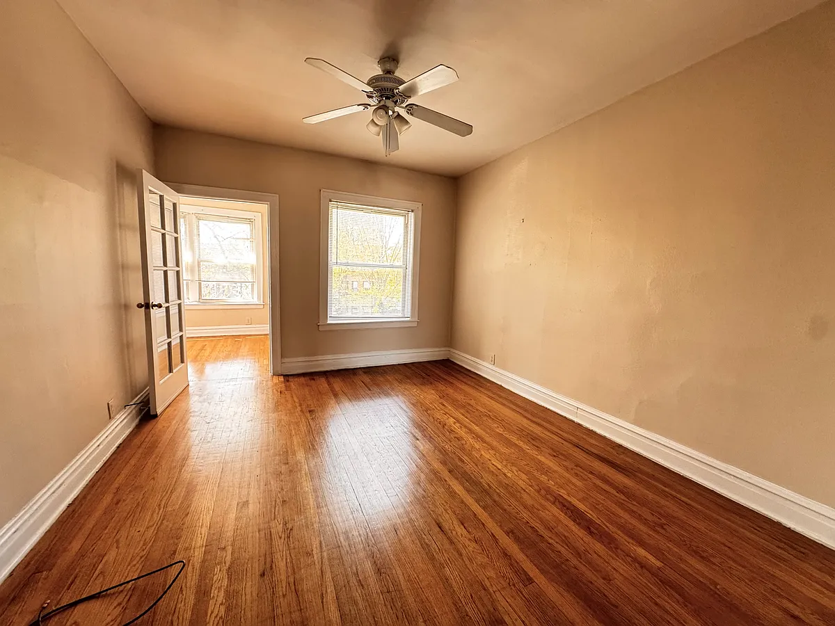 Building Photo - 4455 N Maplewood Ave #3