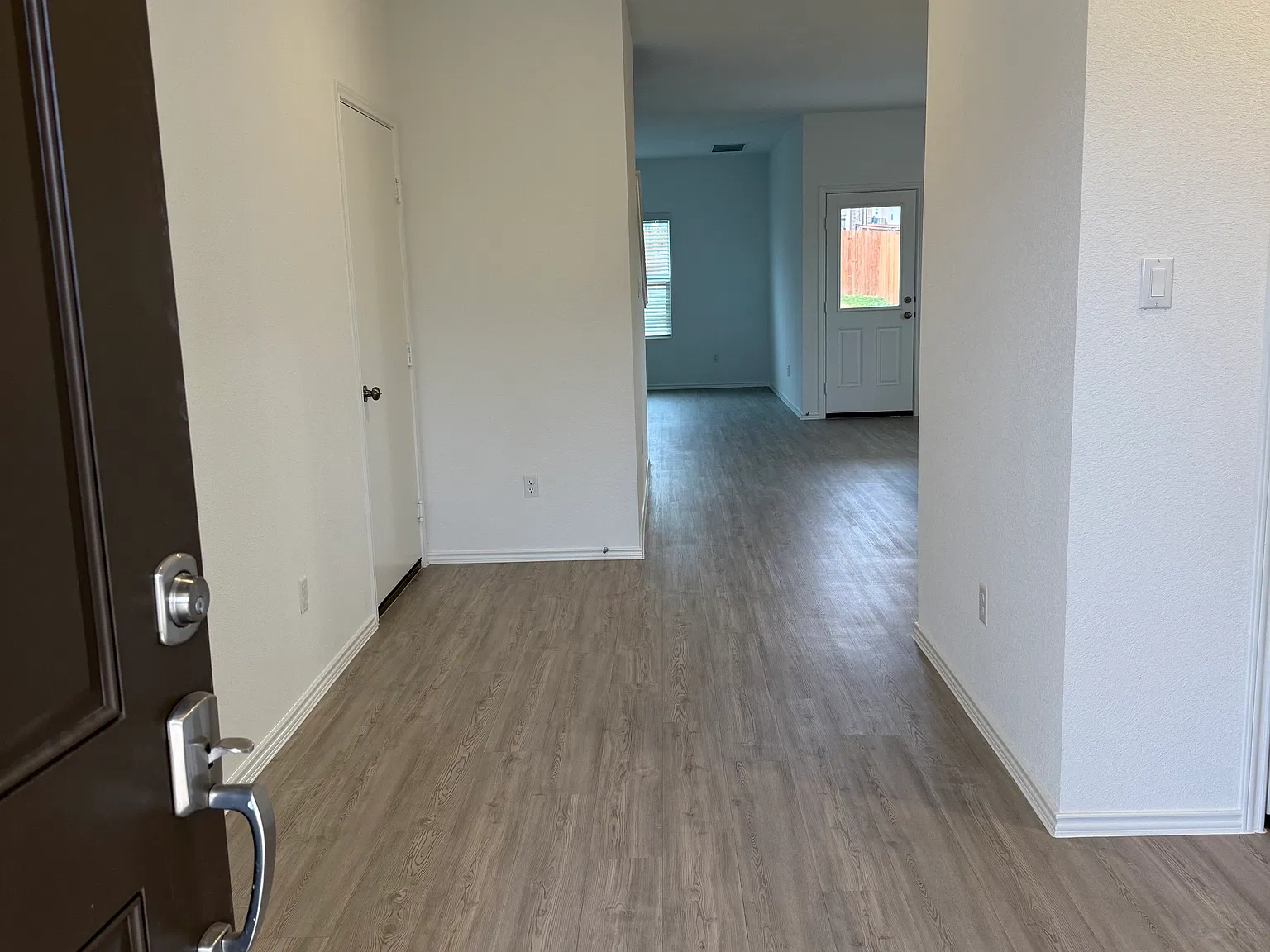 108 Greystone Ct — Photo 2